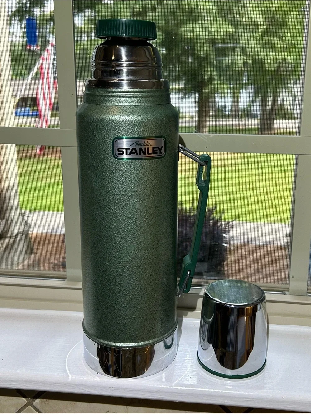 Stanley Green Textured Vacuum Bottle with Chrome Accents 32oz - Picture 3 of 5